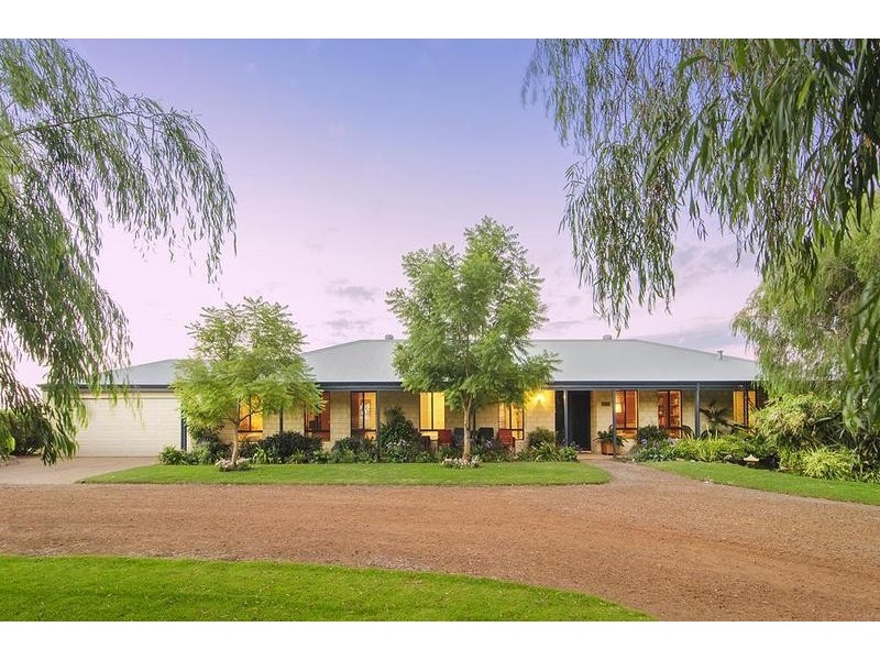 121 Estuary Waters Drive, Reinscourt WA 6280