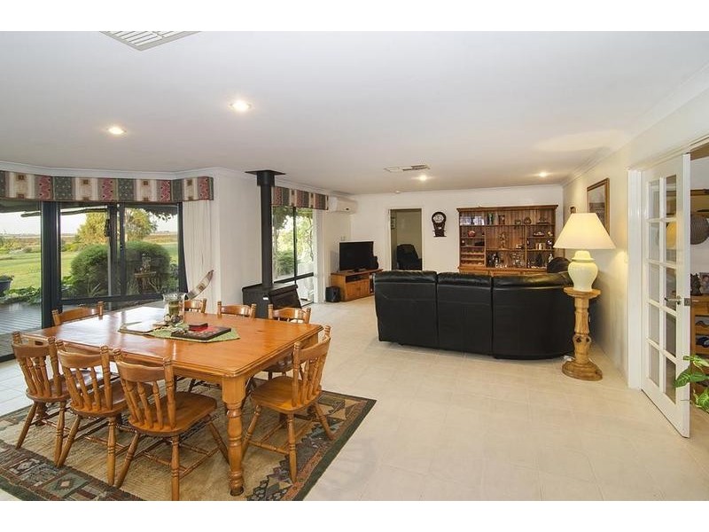 121 Estuary Waters Drive, Reinscourt WA 6280