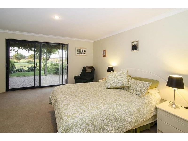 121 Estuary Waters Drive, Reinscourt WA 6280