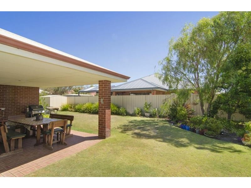 4 Lyrebird Road, Broadwater WA 6280