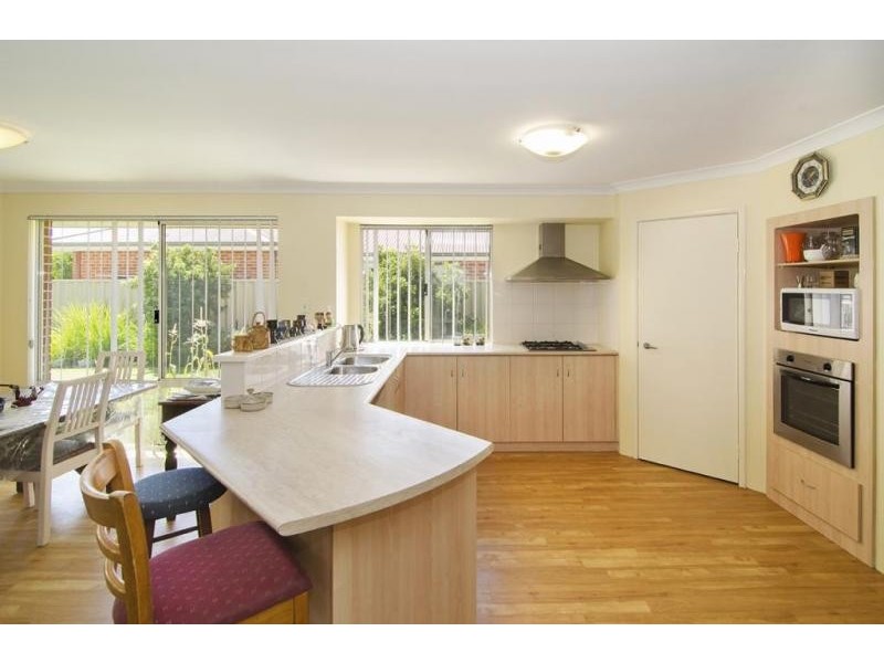 4 Lyrebird Road, Broadwater WA 6280