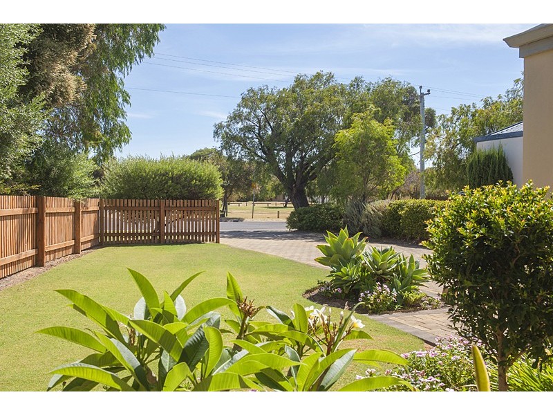 28 Wilson Avenue, Quindalup WA 6281