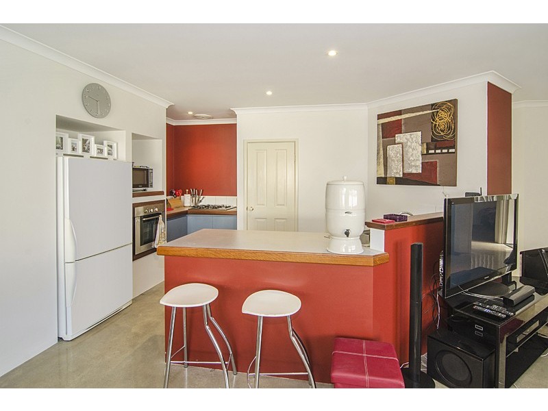 10 Honeyeater Crescent, Geographe WA 6280