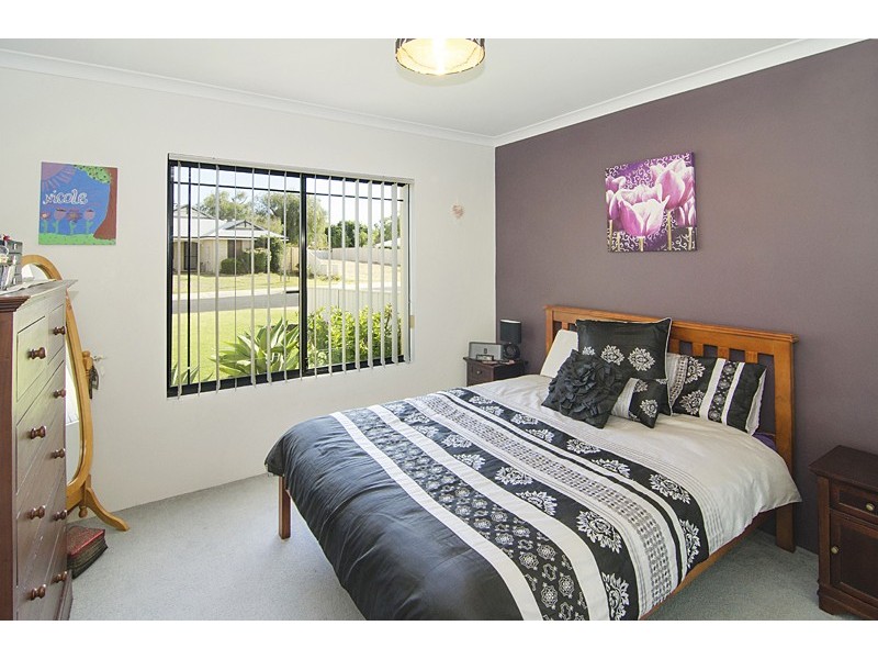 10 Honeyeater Crescent, Geographe WA 6280