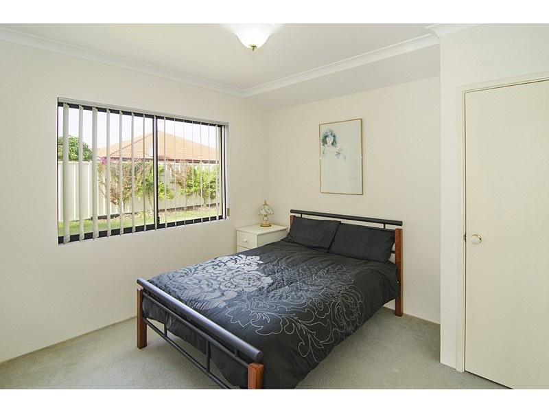 10 Honeyeater Crescent, Geographe WA 6280