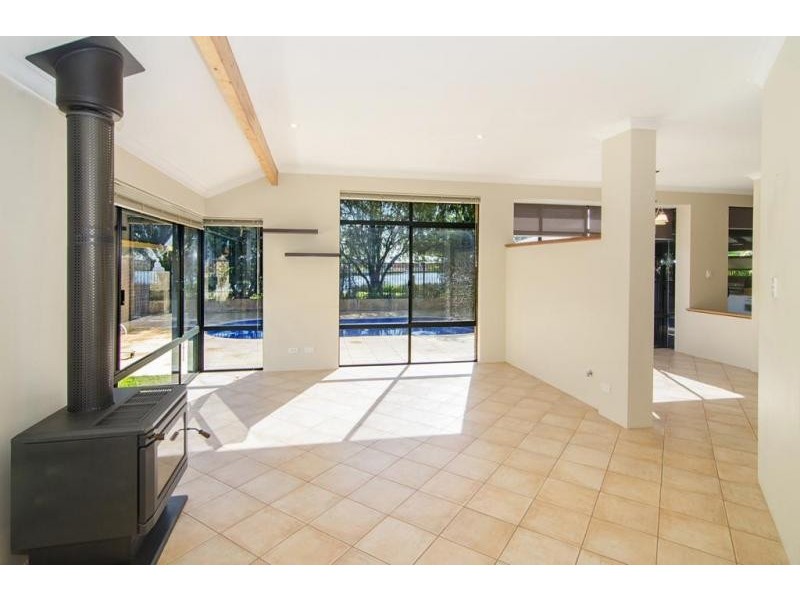 9 Mussel Court, Geographe WA 6280