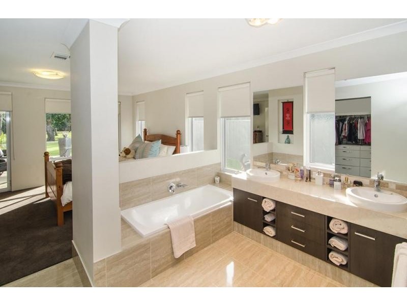 9 Meadow View, Busselton WA 6280