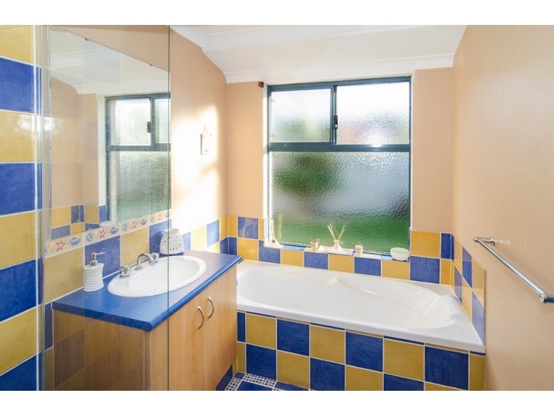 25 Glen Eagles Grove, West Busselton WA 6280