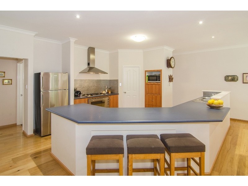 12 Klaehn Crescent, Yalyalup WA 6280