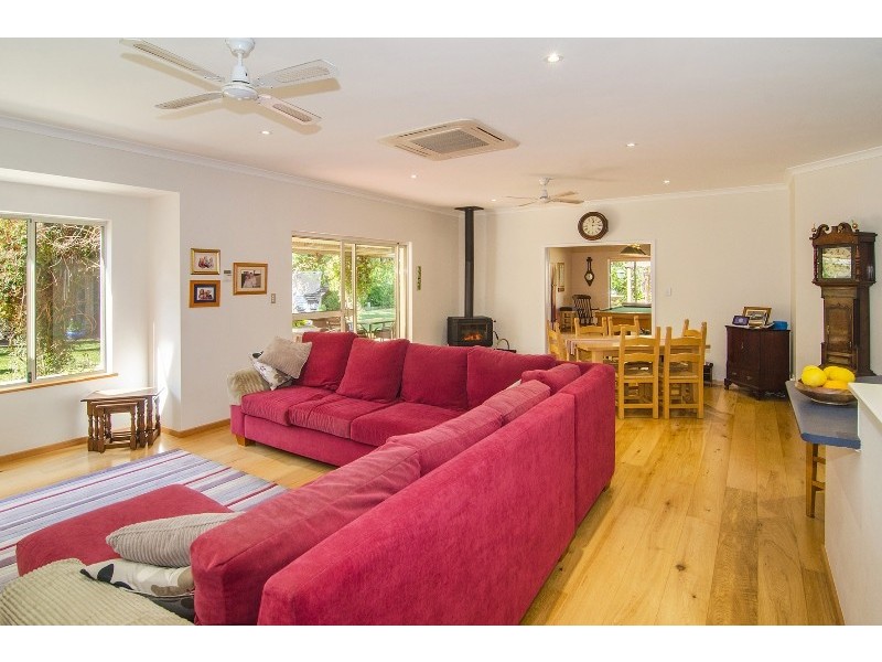 12 Klaehn Crescent, Yalyalup WA 6280