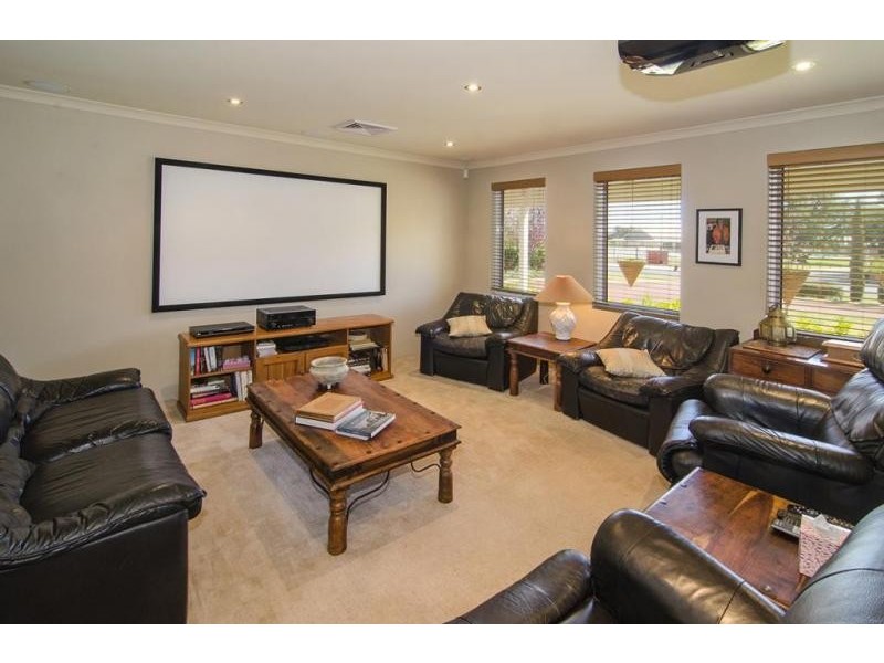 13 Hawker Approach, Yalyalup WA 6280