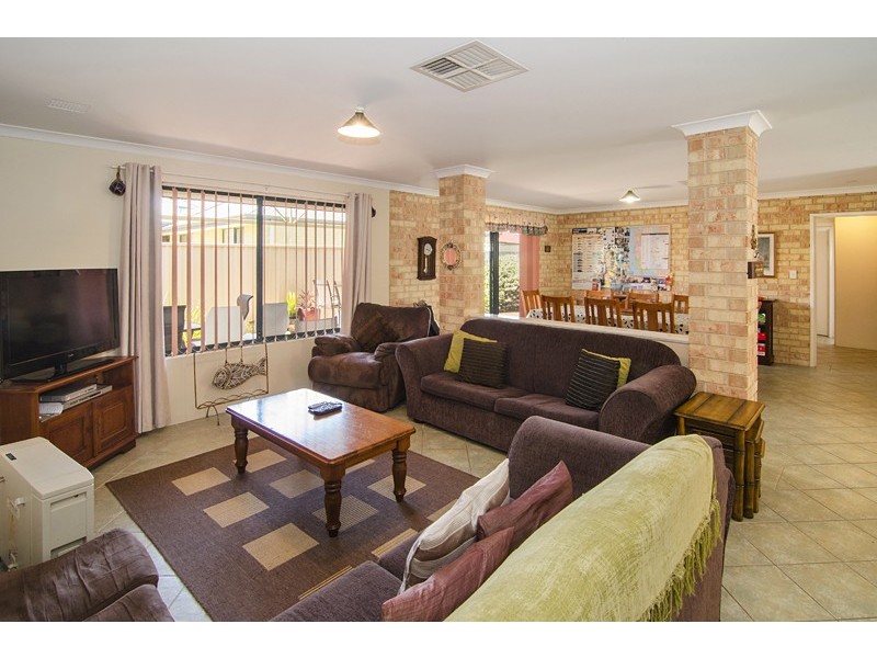 4 Honeyeater Crescent, Geographe WA 6280