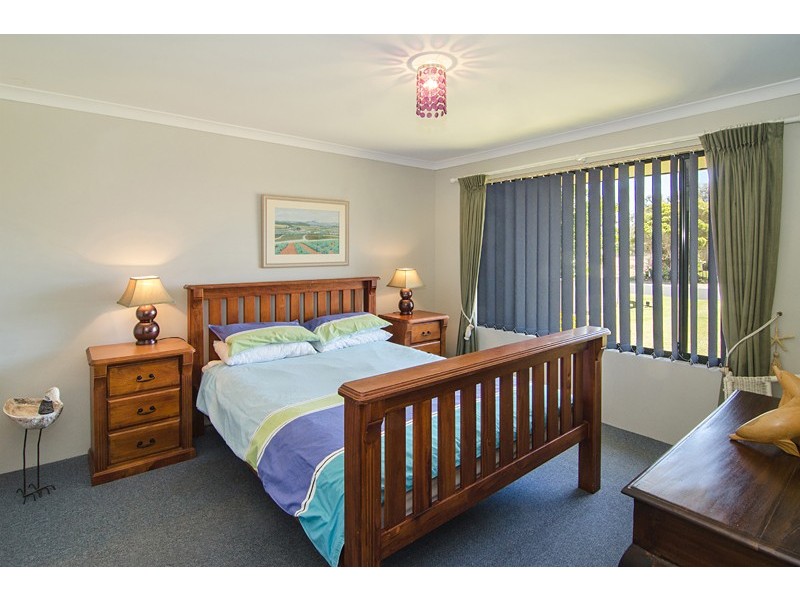 4 Honeyeater Crescent, Geographe WA 6280