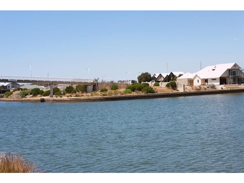 4 Lanyard Boulevard, Geographe WA 6280