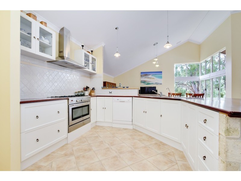 9 Lincoln Street, Abbey WA 6280