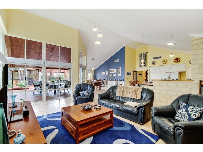 9 Lincoln Street, Abbey WA 6280