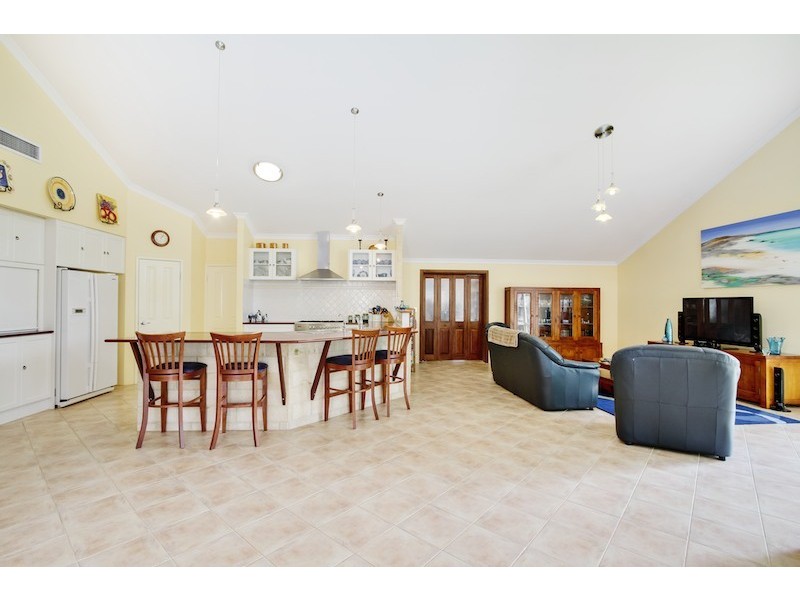 9 Lincoln Street, Abbey WA 6280