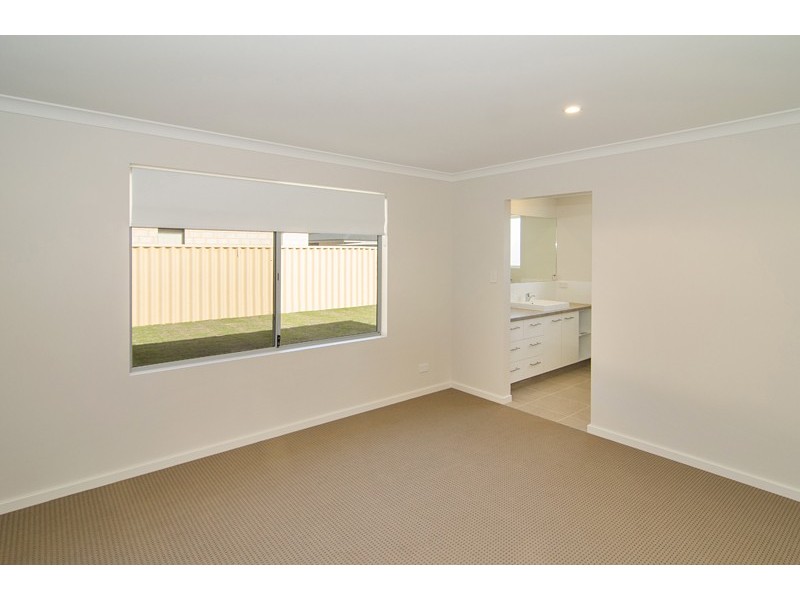 14 Provincia Parade, Yalyalup WA 6280