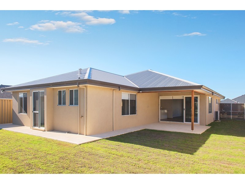 14 Provincia Parade, Yalyalup WA 6280