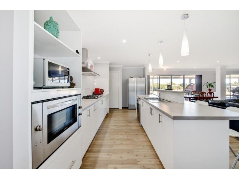 4 Peaceful Way, Ambergate WA 6280