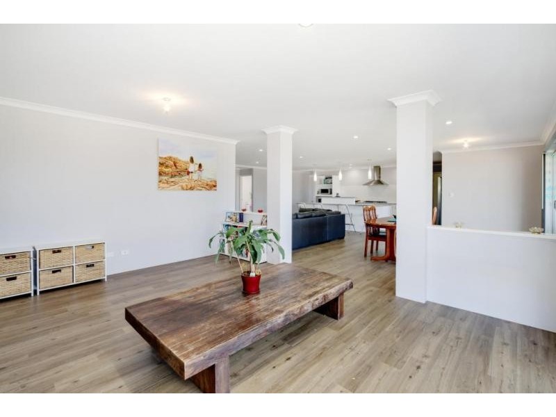 4 Peaceful Way, Ambergate WA 6280