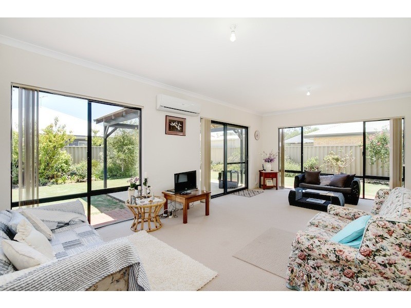 8 Captain Gill Brace, Broadwater WA 6280