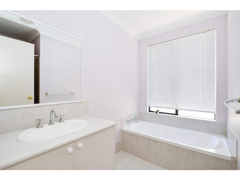 8 Captain Gill Brace, Broadwater WA 6280