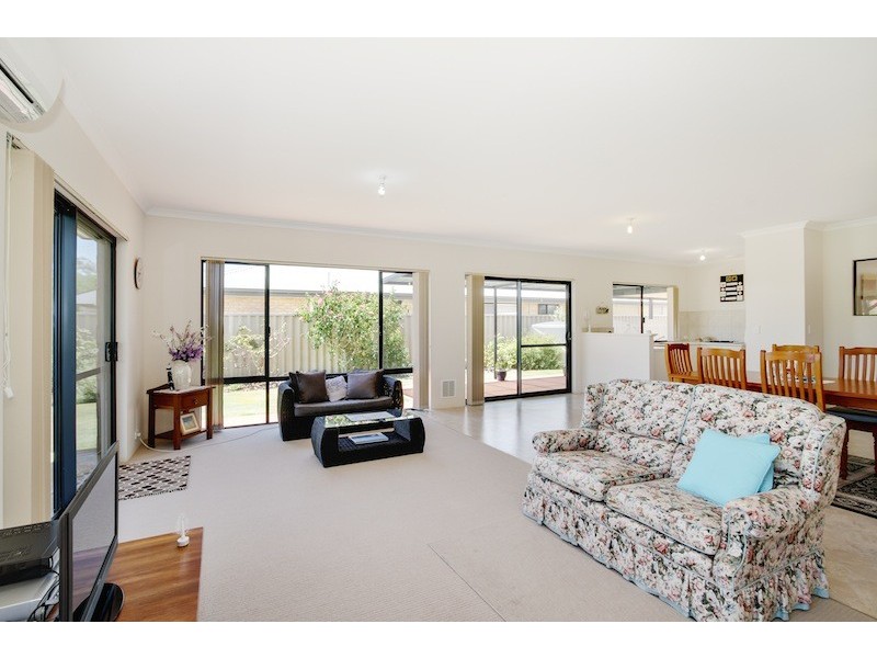 8 Captain Gill Brace, Broadwater WA 6280