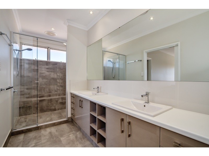 24 Burgee Cove, Geographe WA 6280