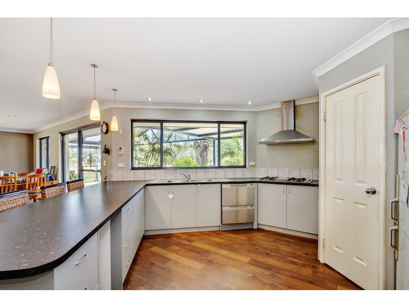 6 Woolgar Retreat, Yalyalup WA 6280