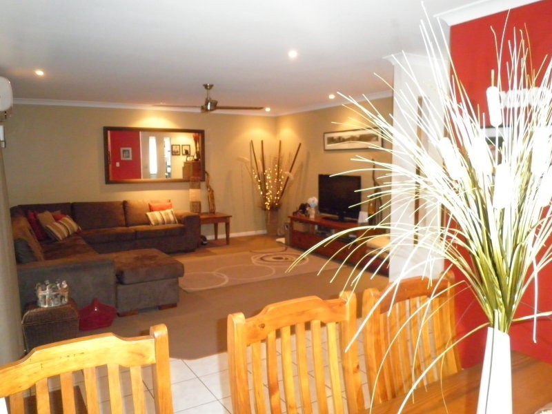 53 Lakeshore Place, Little Mountain QLD 4551