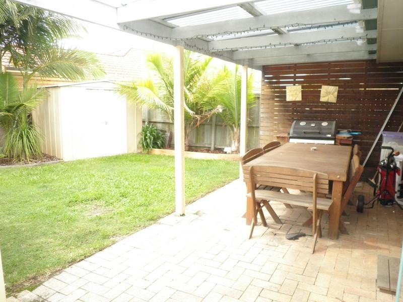 53 Lakeshore Place, Little Mountain QLD 4551