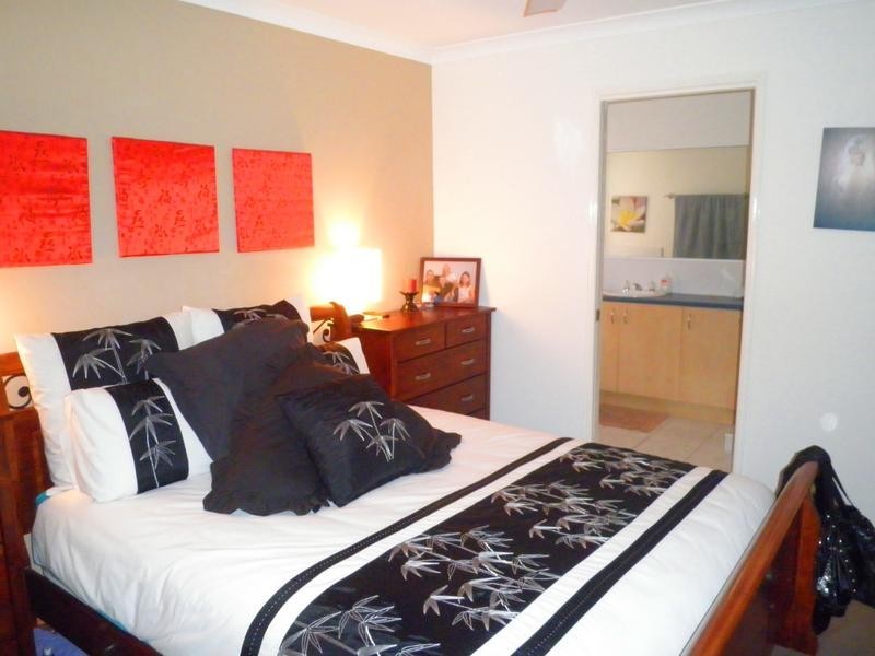 53 Lakeshore Place, Little Mountain QLD 4551