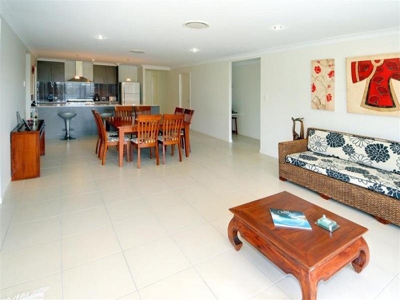 11 Rebecca Street, Little Mountain QLD 4551