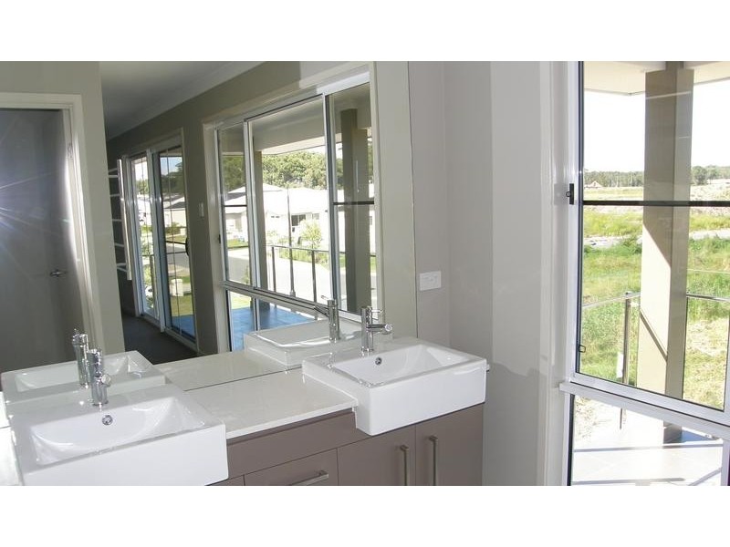 27 Cumberland Crescent, Little Mountain QLD 4551