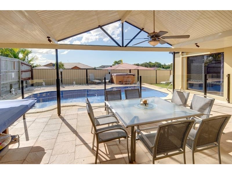 11 Anglia Place, Little Mountain QLD 4551