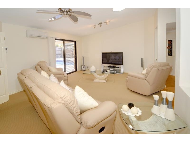 11 Anglia Place, Little Mountain QLD 4551