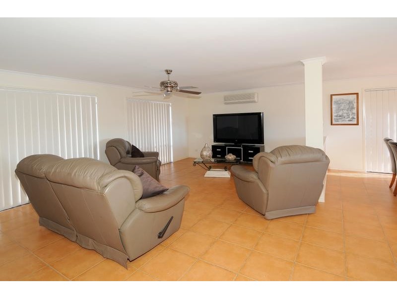 11 Anglia Place, Little Mountain QLD 4551