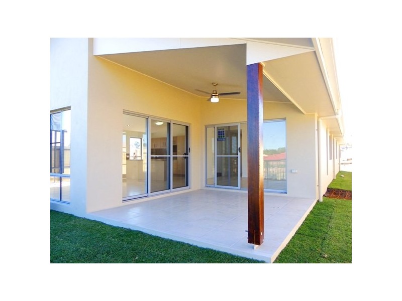 8 Parkview Place, Little Mountain QLD 4551