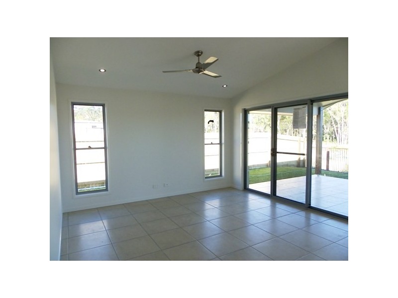 8 Parkview Place, Little Mountain QLD 4551