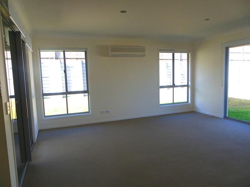 13 Middle Park Street, Little Mountain QLD 4551