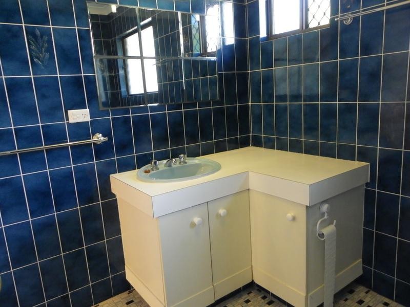 1/2 Bofors Place, Battery Hill QLD 4551