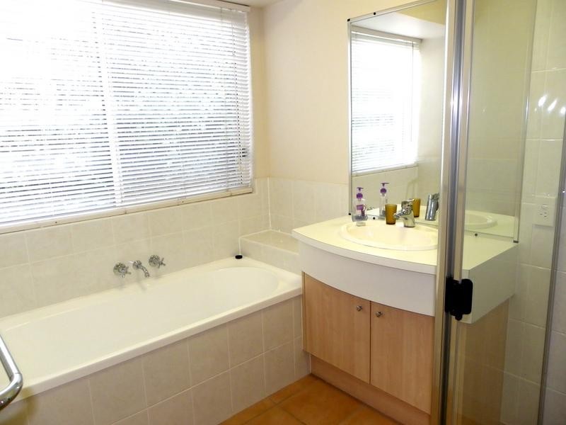 16 Gallery Place, Little Mountain QLD 4551