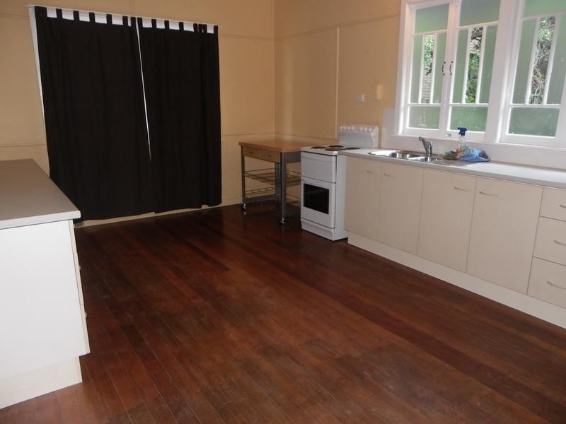 24 Upper Gay Terrace, Kings Beach QLD 4551