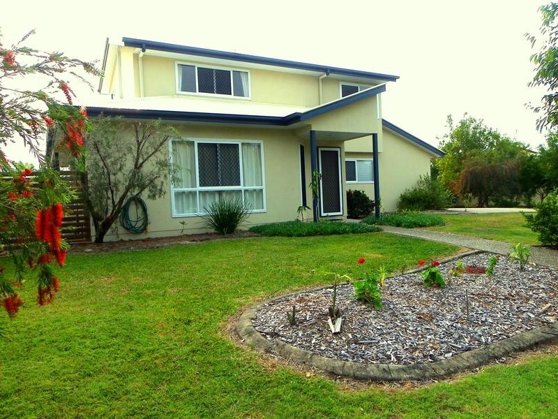 1/4 Harbourlights Way, Pelican Waters QLD 4551