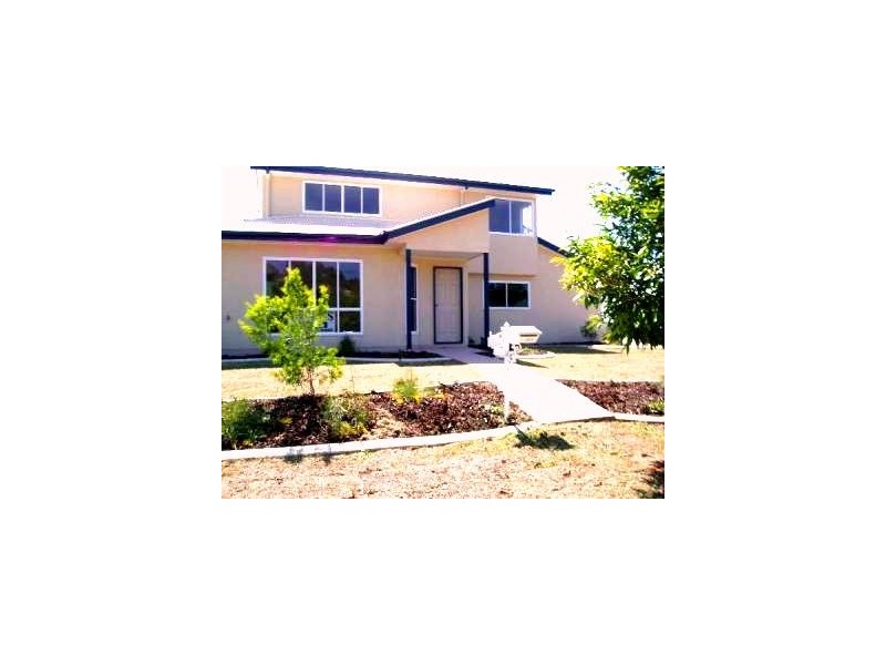 1/4 Harbourlights Way, Pelican Waters QLD 4551