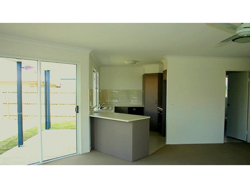 1/4 Harbourlights Way, Pelican Waters QLD 4551