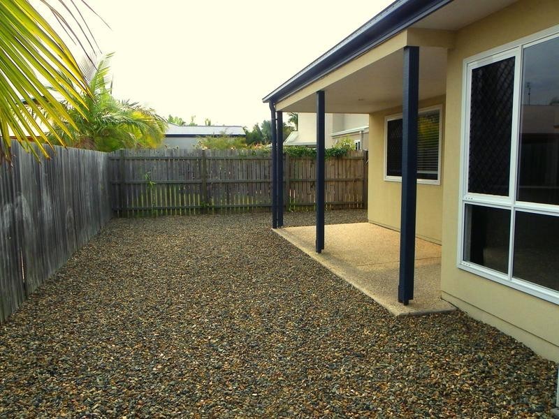 1/4 Harbourlights Way, Pelican Waters QLD 4551