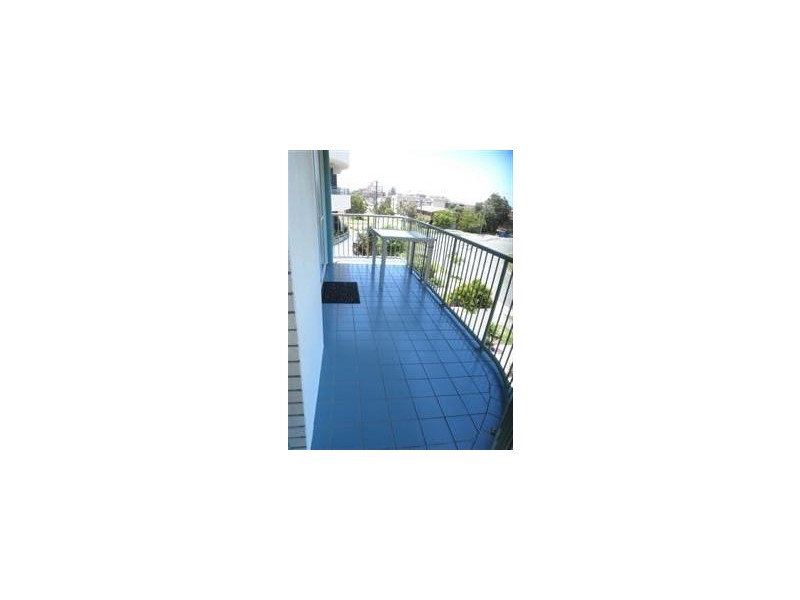 3/5 Arthur Street, Kings Beach QLD 4551