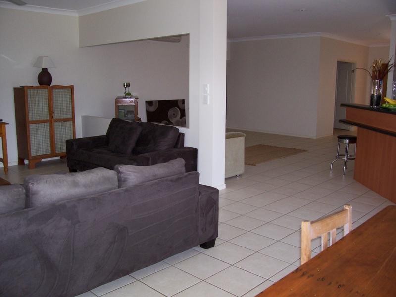 18 Campbellville Circuit, Pelican Waters QLD 4551